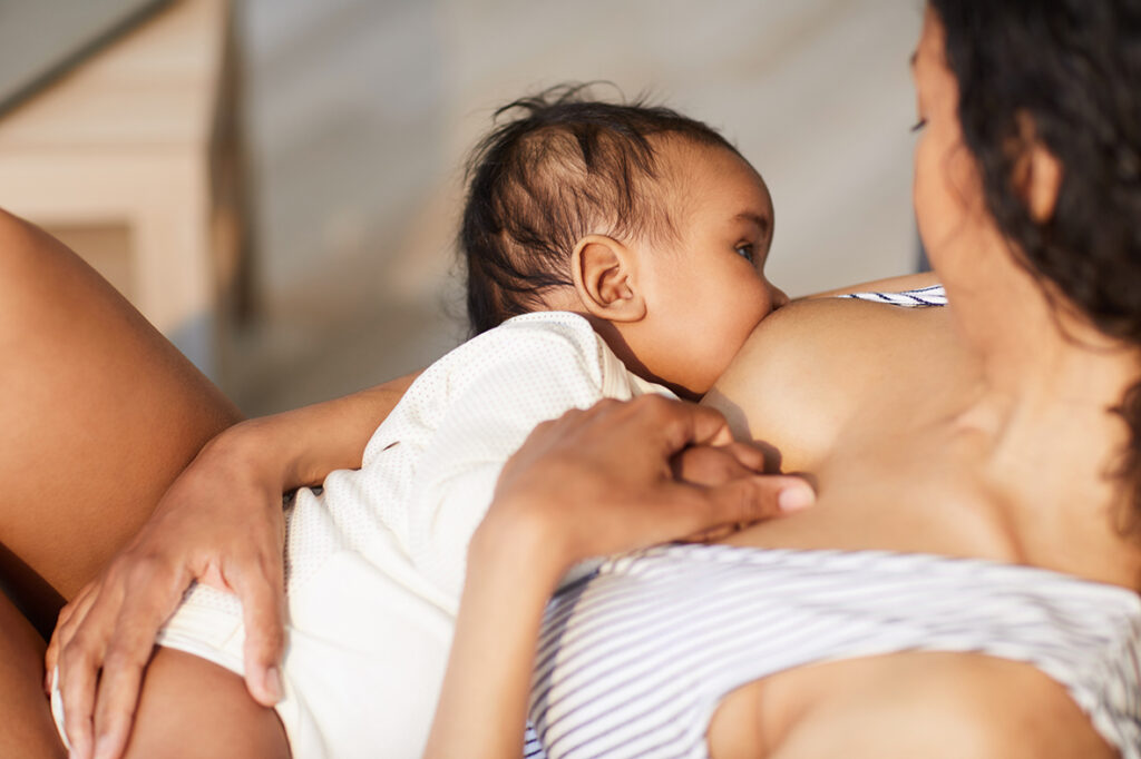 Breastfeeding Mother,Nursing,3 Week,Old,Daughter,